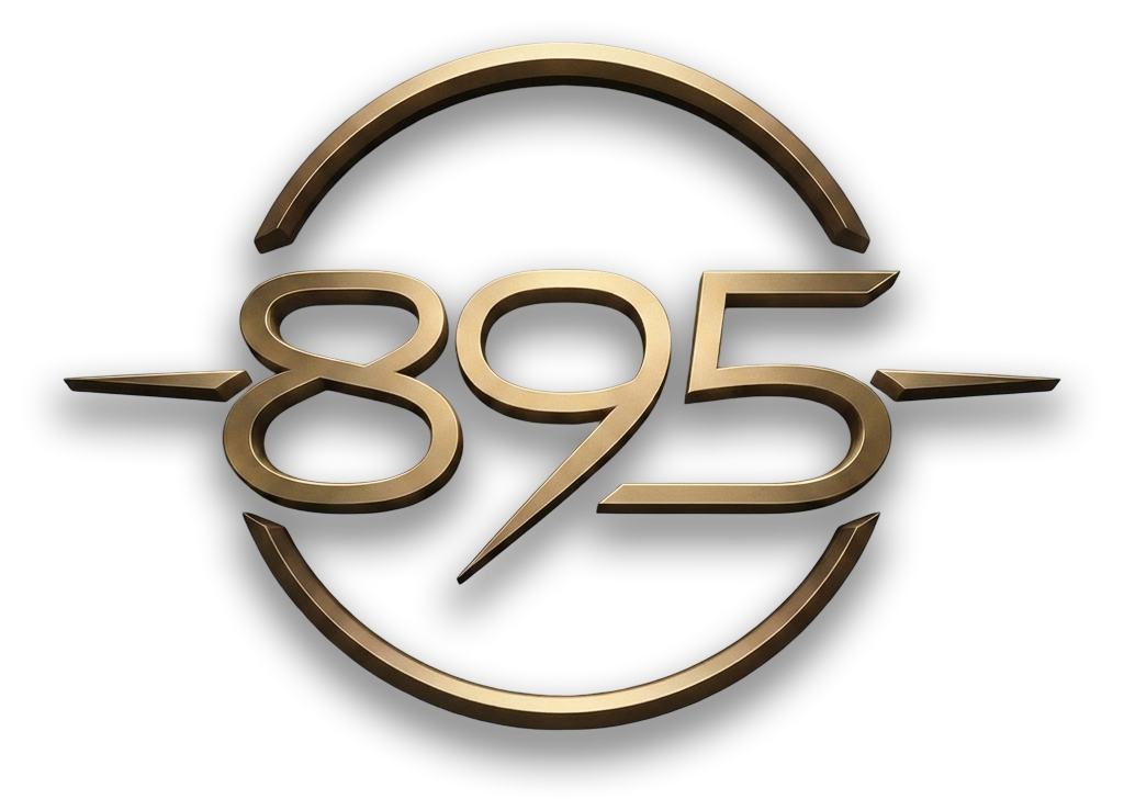 895